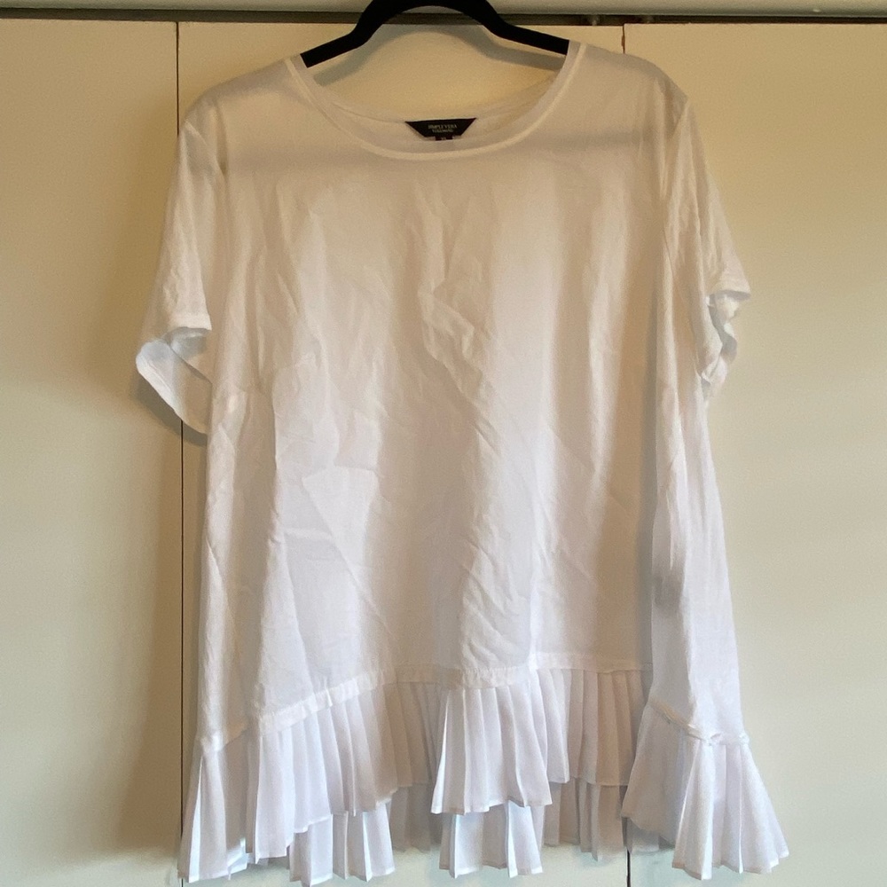 Classic white blouse! 🤍